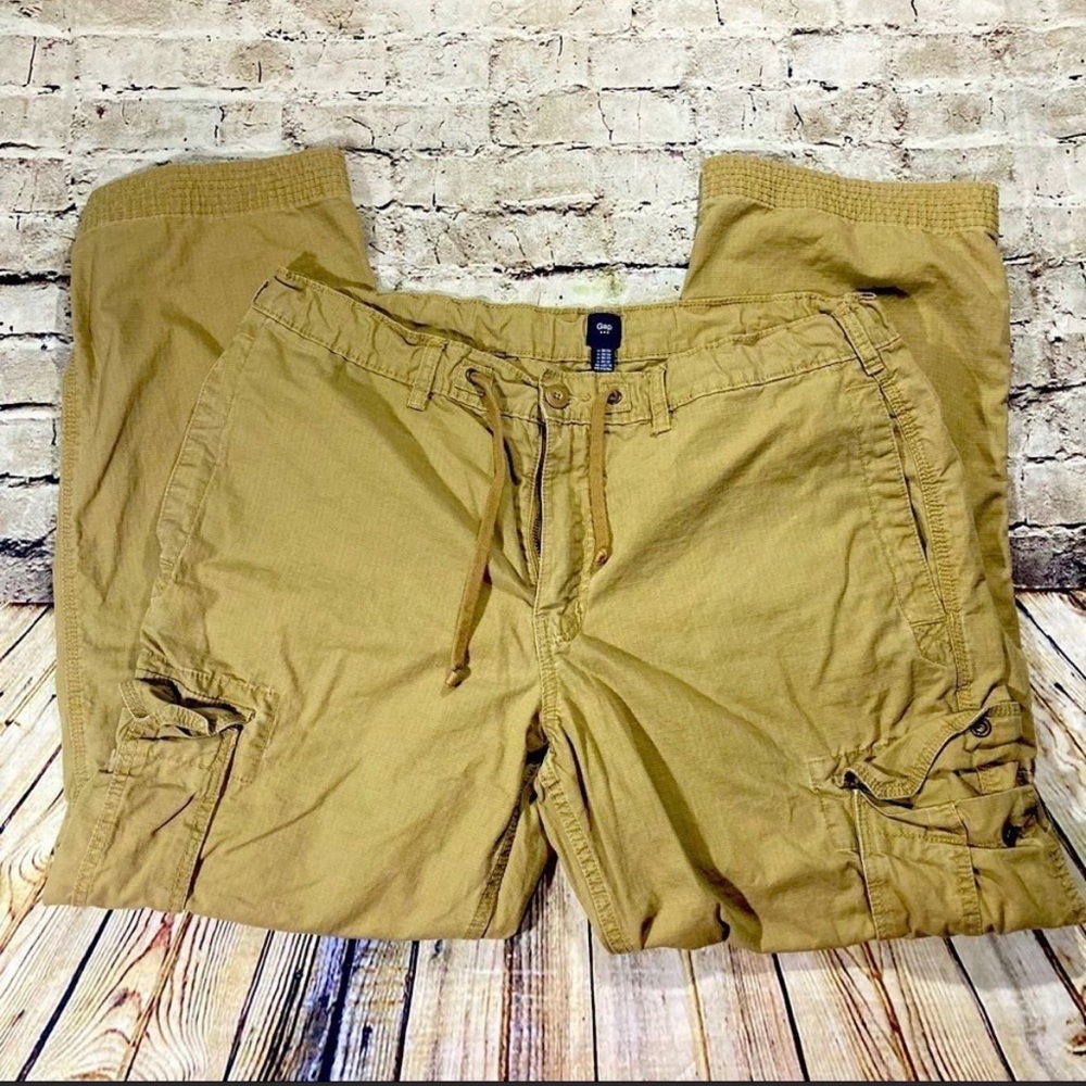 EUC pair of cargo pants (38x30)
